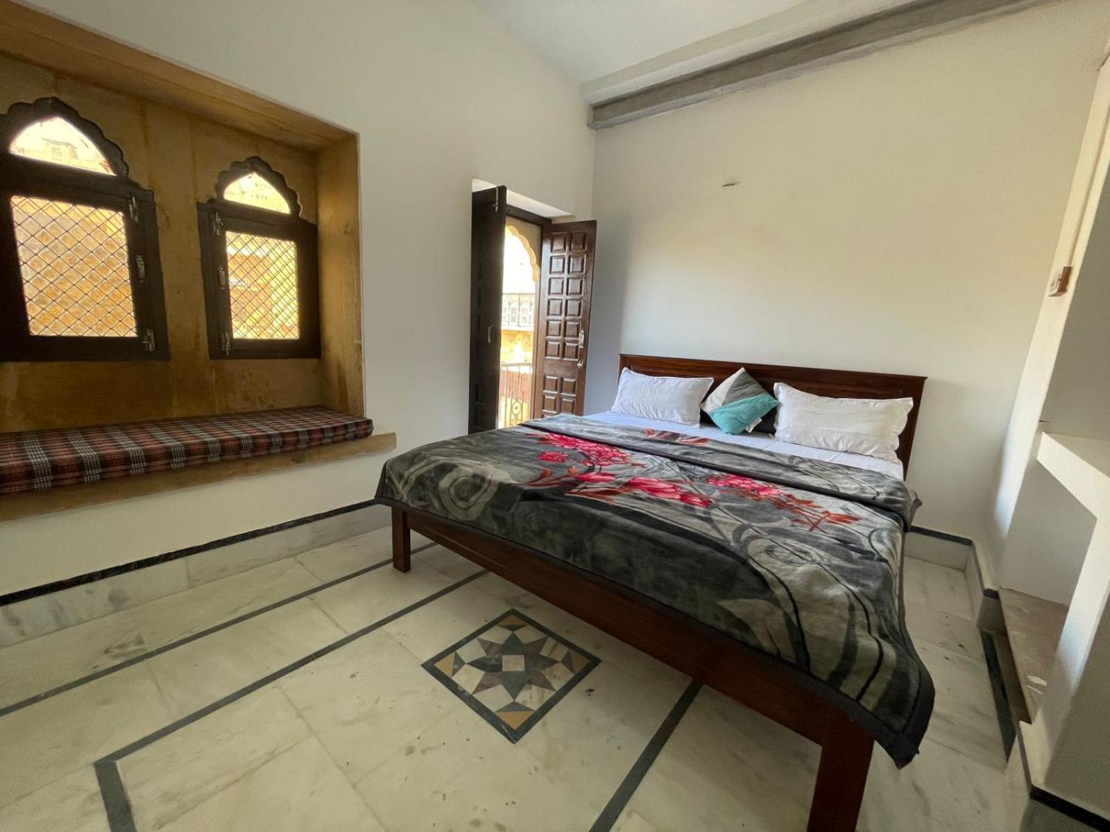 Hotel Sallu Safari Jaisalmer Quarto foto